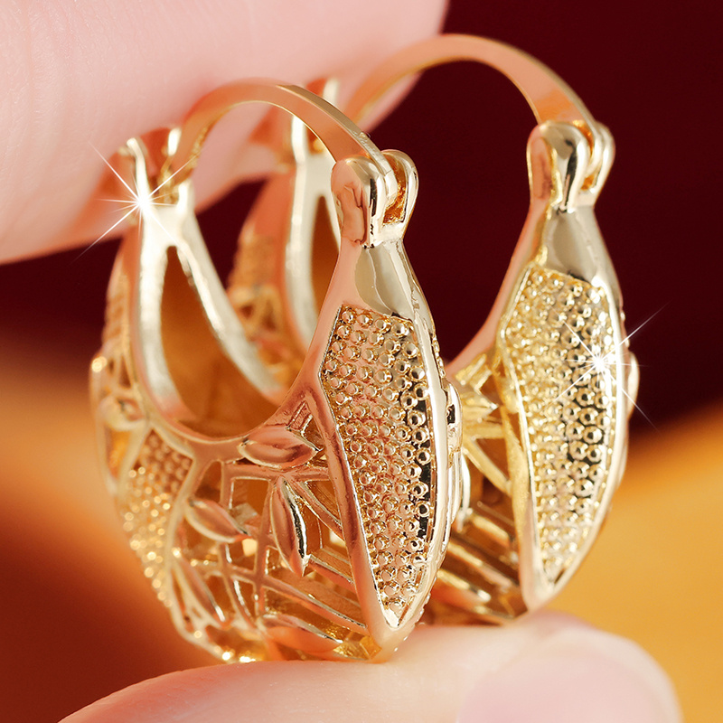 Women's Retro Classic Hollow Oval Hoop Earrings
